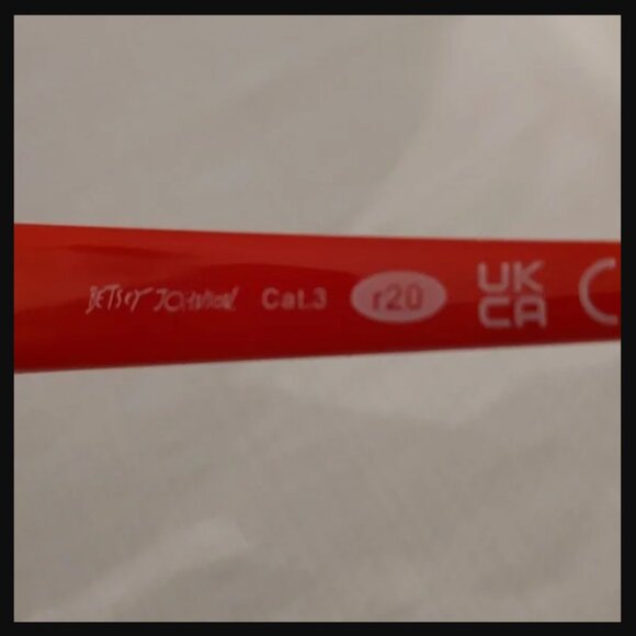 ❣️2/$36 NIP Betsey Johnson Red Bling Rhinestone Rimmed Red Cat Eye Sunglasses - Picture 8 of 9